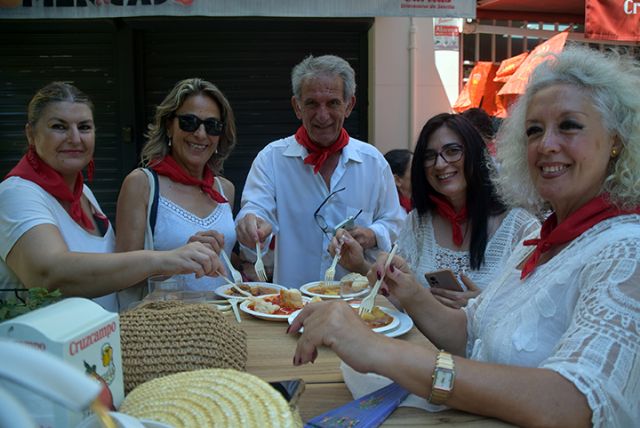 Sevilla . Chupinazo, vino rosado y caldereta,así se vivió San Fermín en Sevilla - 2, Foto 2