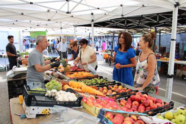 El Mercado de los jueves se convierte en un atractivo turístico con cada vez más visitantes del litoral murciano y almeriense - 5, Foto 5