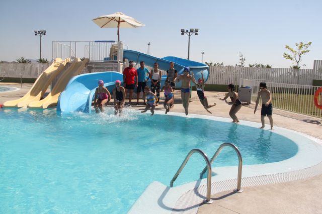 Más de 130 personas realizan cursos de natación en las piscinas de verano de Puerto Lumbreras - 2, Foto 2
