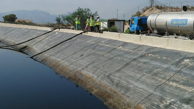 Arrancan los trabajos para eliminar uno de los depósitos de almacenamiento de lixiviados del vertedero de Abanilla - 1, Foto 1