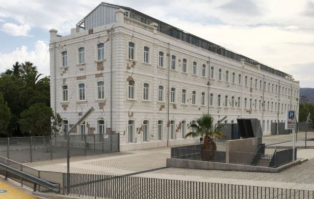 El PSOE vuelve a exigir el arreglo de la fachada del Campus Universitario de Lorca aún dañada por los terremotos de 2011 - 4, Foto 4
