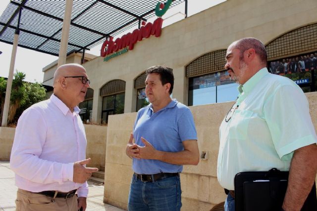 Compromiso municipal para reactivar el centro comercial del polígono de Santa Ana - 1, Foto 1