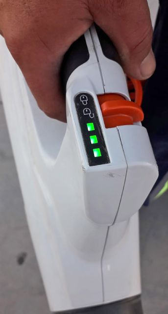 Cuatro nuevas sopladoras eléctricas permitirán una limpieza más silenciosa de las calles torreñas - 2, Foto 2