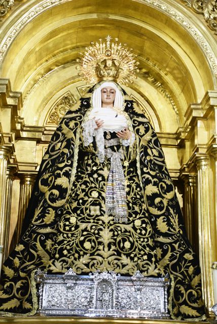 La Madre de Dios de los Dolores de Alcalá del Río vestida en tiempo estival del Covid-19 - 1, Foto 1