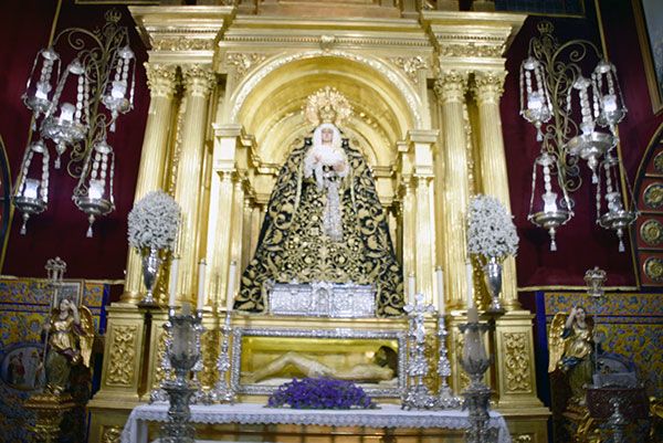 La Madre de Dios de los Dolores de Alcalá del Río vestida en tiempo estival del Covid-19 - 3, Foto 3