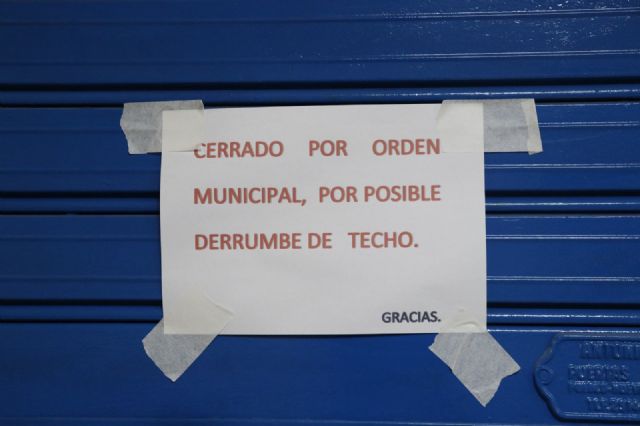 Comienzan los trabajos para reparar los falsos techos rotos en la plaza de abastos de La Alberca - 4, Foto 4