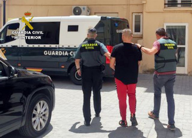 La Guardia Civil desmantela dos invernaderos clandestinos con cerca de un millar de plantas de marihuana en Moratalla y Cehegín - 1, Foto 1