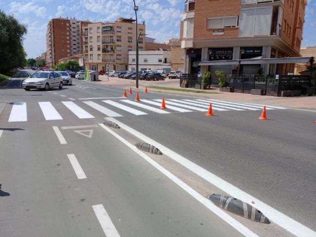 El Ayuntamiento de Lorca lleva a cabo labores de repintando de señalización horizontal y marcas viarias en diversas calles del municipio - 2, Foto 2