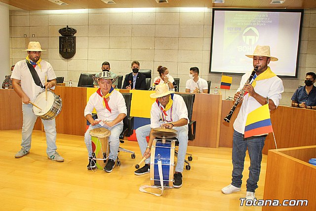 Celebran el nacimiento del Estado Colombiano Independiente a través de la representación de bailes y danzas tradicionales, Foto 2