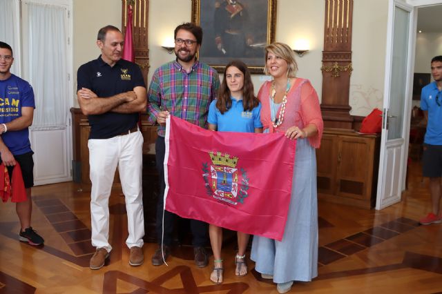 Noelia Arroyo con los medallistas del UCAM Atletismo Cartagena - 2, Foto 2