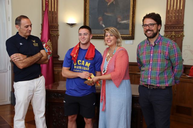 Noelia Arroyo con los medallistas del UCAM Atletismo Cartagena - 4, Foto 4