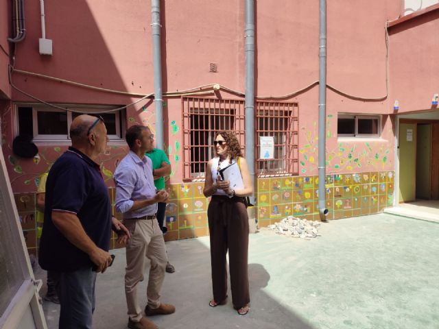 El Ayuntamiento acomete obras en dos CEIP de Santiago el Mayor para evitar filtraciones de agua y mejora de las instalaciones educativas - 1, Foto 1