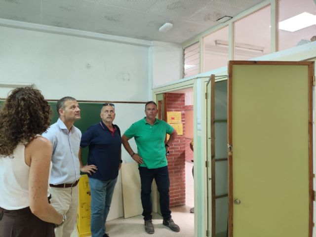 El Ayuntamiento acomete obras en dos CEIP de Santiago el Mayor para evitar filtraciones de agua y mejora de las instalaciones educativas - 2, Foto 2