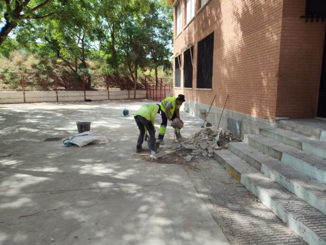 El Ayuntamiento acomete obras en dos CEIP de Santiago el Mayor para evitar filtraciones de agua y mejora de las instalaciones educativas - 3, Foto 3