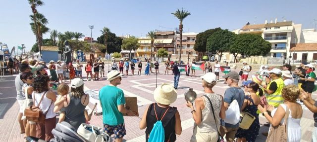 Los Alcázares alza la voz por Palestina en la Plaza del Espejo contra el genocidio y la hambruna programada - 3, Foto 3
