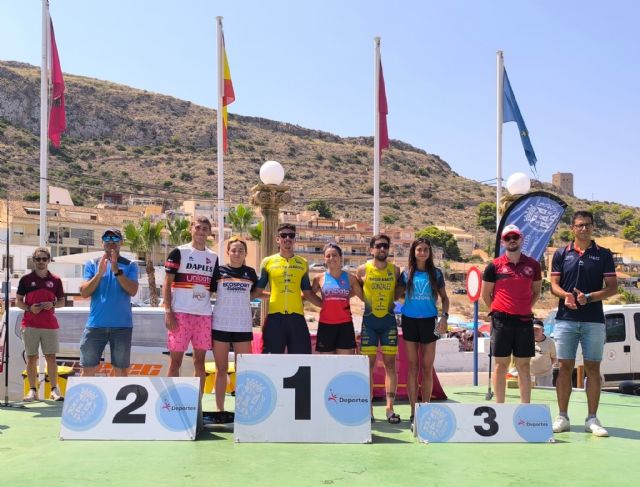 Elena Romero y Eduardo Navarro, nuevos campeones regionales de Acuatlón - 1, Foto 1