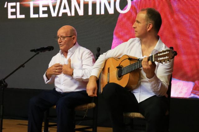Alfonso ´El Levantino´ recibe el galardón ´Trovero Marín´ entre quintillas y cantes - 2, Foto 2