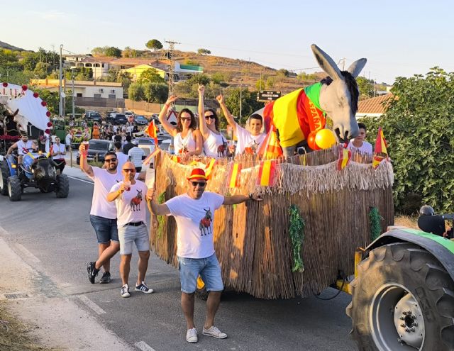 Perín se llenó de carrozas, música y alegría en la celebración de la XXVI Subida de Lucero al campanario - 5, Foto 5