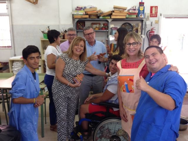 Educación instala una nueva aula abierta de Secundaria en Lorca - 1, Foto 1
