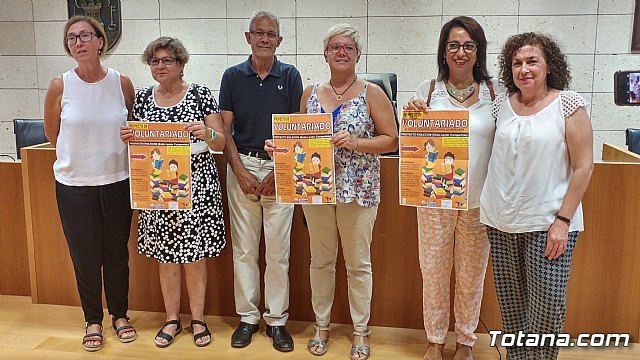La Biblioteca Municipal Mateo García promueve un proyecto pionero de voluntariado de lectura compartida para menores con retraso lector, Foto 1