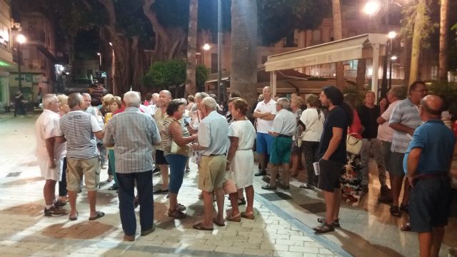 Alrededor de doscientos vecinos de Águilas se movilizan en defensa de la Plaza Antonio Cortijos - 2, Foto 2