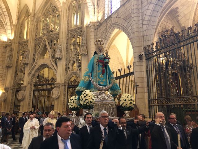 La Virgen de la Fuensanta luce un manto bordado por todos los murcianos en el día de su onomástica - 1, Foto 1