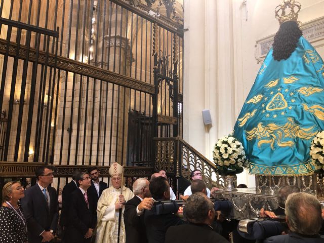 La Virgen de la Fuensanta luce un manto bordado por todos los murcianos en el día de su onomástica - 2, Foto 2