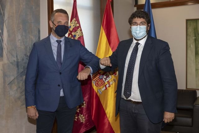 López Miras pide unidad para hacer frente a una pandemia que afecta al ámbito sanitario, económico, social y a todas las familias de la Región - 2, Foto 2