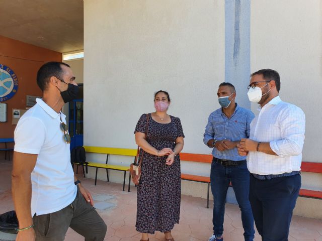 El alcalde de Lorca asiste al inicio de un nuevo curso escolar que  recupera la presencialidad en las aulas pero que sigue marcado por la pandemia sanitaria de COVID-19 - 2, Foto 2