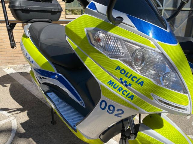 La Policía Local estrena tres nuevos puntos de recarga para vehículos eléctricos en el cuartel de El Infante - 3, Foto 3