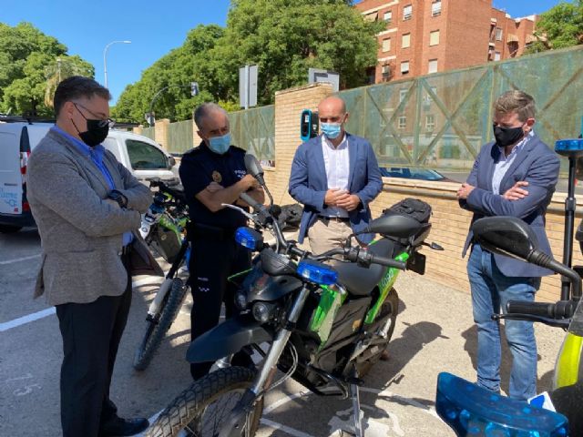 La Policía Local estrena tres nuevos puntos de recarga para vehículos eléctricos en el cuartel de El Infante - 4, Foto 4