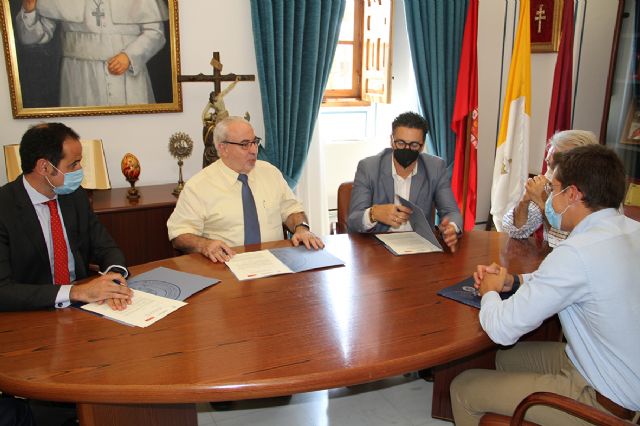 José Luis Mendoza, presidente de la UCAM; Juan José Caravaca, CEO de KeepCool; Mariano Ortín, director Comercial del Banco Santander en la Región; Antonio Cerdá, director de la Cátedra y el doctorando Industrial Ramiro Alonso. , Foto 1