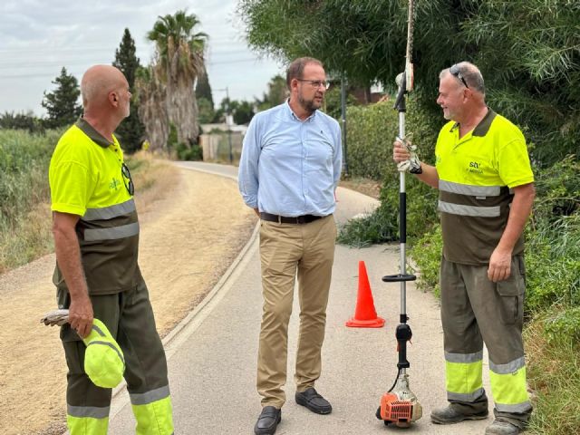 El Ayuntamiento de Murcia acomete la limpieza de 26km del carril bici entre El Raal y Contraparada para facilitar un paseo seguro e integrado en la naturaleza - 3, Foto 3