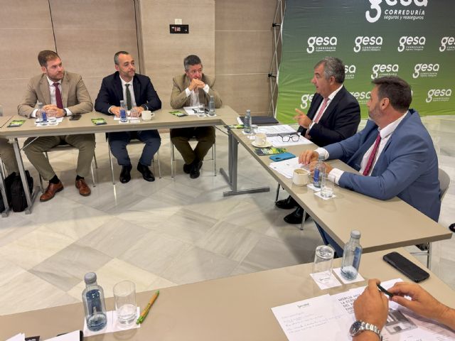 El consejero Juan María Vázquez presenta a AEMA-RM los avances del Plan de Mejora Interna y Transformación Digital de la Región de Murcia 2026-35 - 4, Foto 4