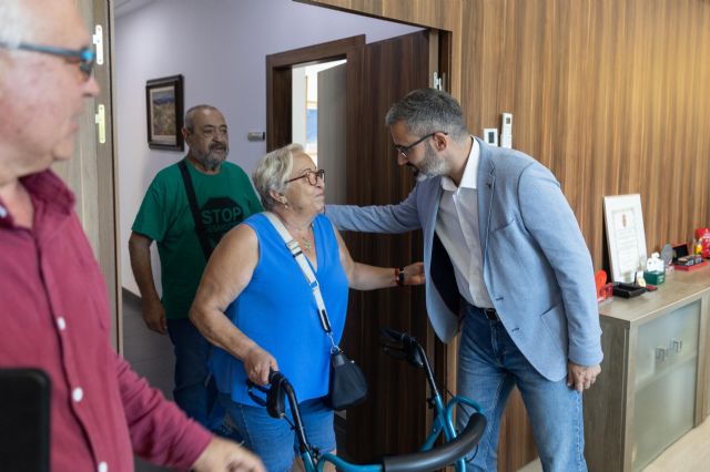 Lucas recibe a la familia de Alcantarilla afectada por una orden de desahucio de su vivienda - 2, Foto 2