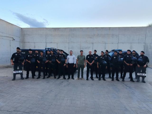 El Gobierno local refuerza el Grupo Especial de Intervención Rápida de la Policía Local con la formación de sus agentes en el uso de armas antidisturbios y la incorporación de un vehículo todoterreno El Gobierno local refuerza el Grupo Especial de Intervención Rápida de la Policía Local con la formación de sus agentes en el uso de armas antidisturbios y la incorporación de un vehículo todoterreno