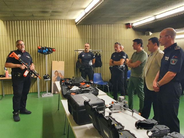 El Gobierno local refuerza el Grupo Especial de Intervención Rápida de la Policía Local con la formación de sus agentes en el uso de armas antidisturbios y la incorporación de un vehículo todoterreno - 2, Foto 2