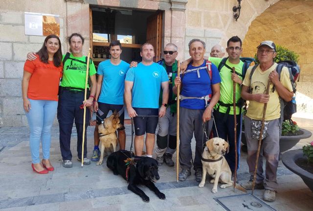 La Asociación de Usuarios de Perros Guía de la Comunidad Valenciana peregrina a Caravaca de la Cruz - 1, Foto 1