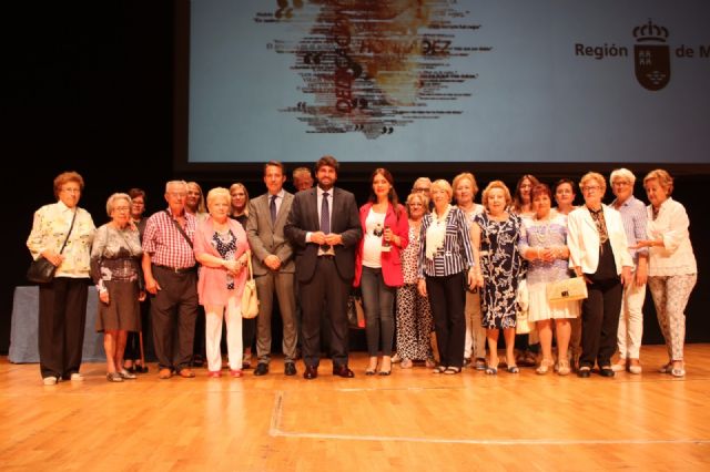 El programa de fomento de la lectura para personas mayores incorporará el Kamishibai para estimular el interés por los libros entre los niños - 1, Foto 1
