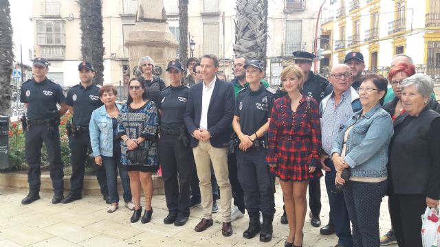 El alcalde anuncia que la Policía Local mantendrá su labor diaria con controles de seguridad ciudadana y patrullas a pie de forma permanente en la zona del Barrio de San Cristóbal - 1, Foto 1