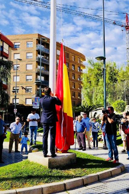 El Ayuntamiento invita a los lorquinos a acudir el viernes a la Plaza de Colón para participar en el acto de exaltación a la bandera de España con motivo del Día de la Hispanidad - 1, Foto 1