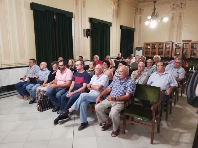 El salón de plenos acogió una nueva reunión con los vecinos afectados por las obras de mejora de la carretera de El Carche - 2, Foto 2