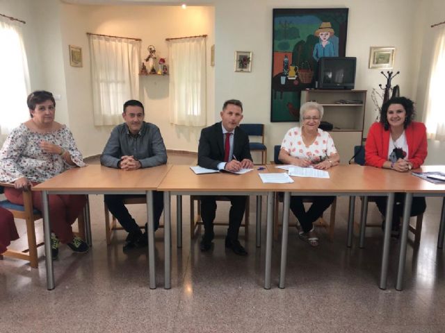 El Ayuntamiento firma un Convenio de Colaboración con la Asociación Local de Pensionistas de Balsicas - 3, Foto 3