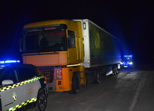 La Guardia Civil investiga al conductor de un vehículo articulado de 40 toneladas, que quintuplicaba la tasa de alcoholemia - 1, Foto 1