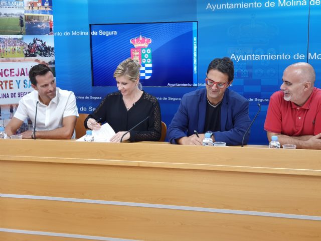 El Ayuntamiento de Molina de Segura y FEDER firman un convenio para el apoyo a pacientes y familias afectadas por enfermedades poco frecuentes - 2, Foto 2