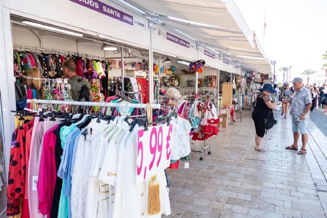 Medio centenar de comercios ofrece descuentos de hasta un 60% en la X Feria Outlet de Cartagena - 1, Foto 1