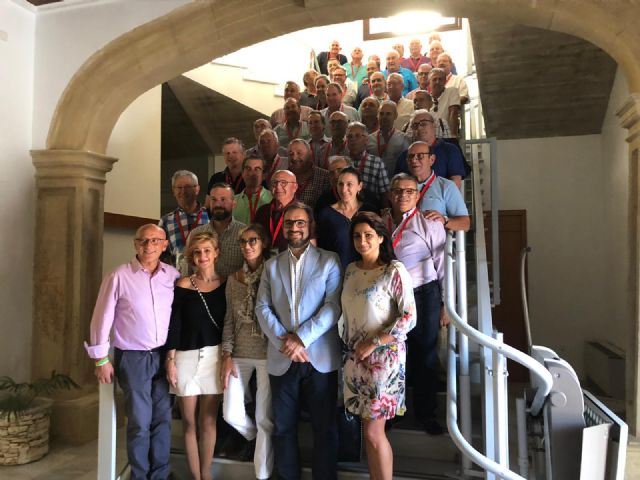 El alcalde recibe a los soldados de reemplazo que auxiliaron en las inundaciones de 1973 - 1, Foto 1