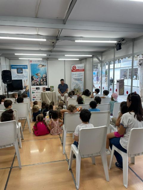 La Feria del Libro de Murcia fomenta la lectura entre los pequeños - 1, Foto 1
