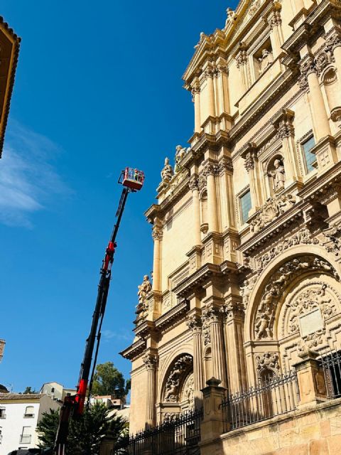 El alcalde de Lorca supervisa la última actuación de mantenimiento de la fachada de la antigua Colegiata de San Patricio - 5, Foto 5