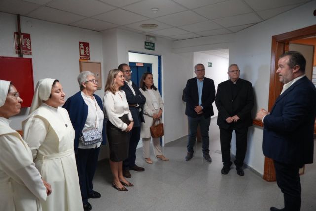 La consejera de Política Social, Familias e Igualdad acompaña a los mayores de la residencia Hogar Betania en su XXX aniversario - 2, Foto 2
